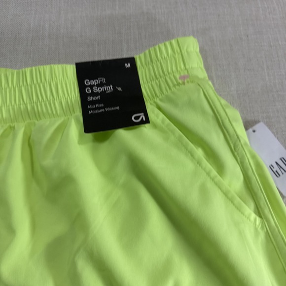 GapFit G Sprint Shorts Women M Neon Green Athletic Running Moisture Wicking - Picture 8 of 8